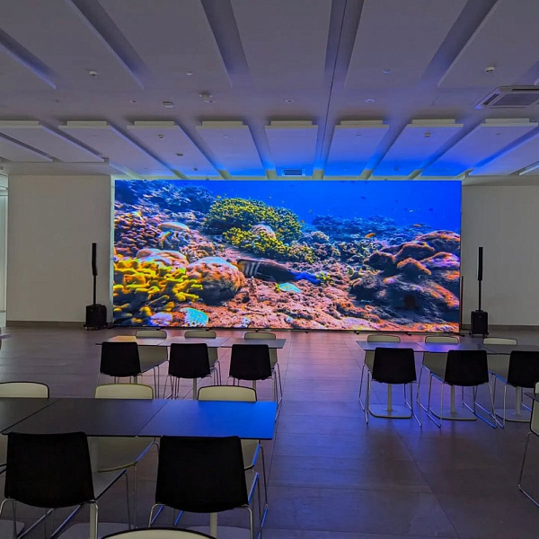 Светодиодный экран QSTECH 110" FHD 11012, 2.453х1.430 (раскладной)